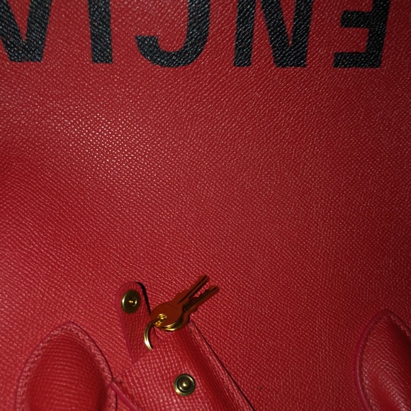 100% authentic. Warn a few times. perfect condition. Comes with strap & keys . - Picture 5 of 5